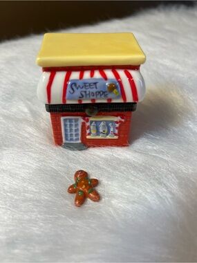 Miniature Sweet Shoppe Trinket Box with Gingerbread Bread Man Trinket